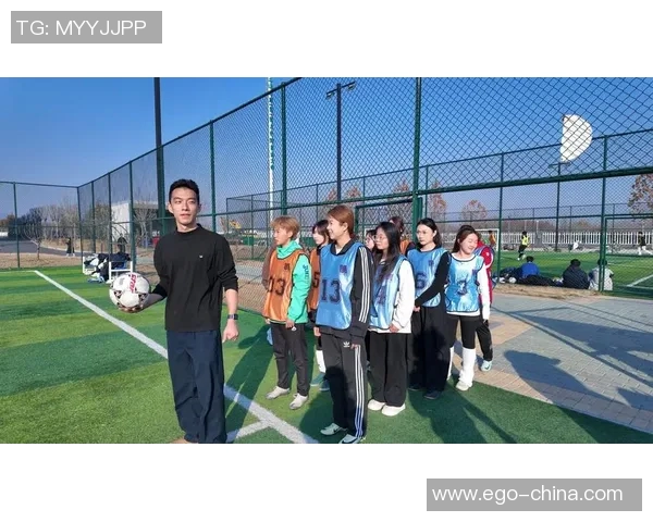 五位足球明星女运动员的精彩合照展现她们的风采与魅力